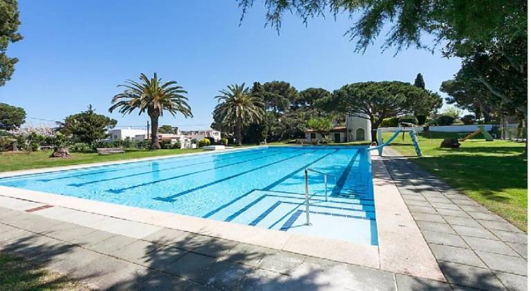 Vacation home with terrace, heated pool & garden — photo 2