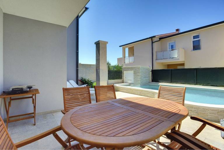 Beachfront villa with private pool and air conditioning, wifi, terrace, barbecue - ideal for a perfect family vacation. — photo 3