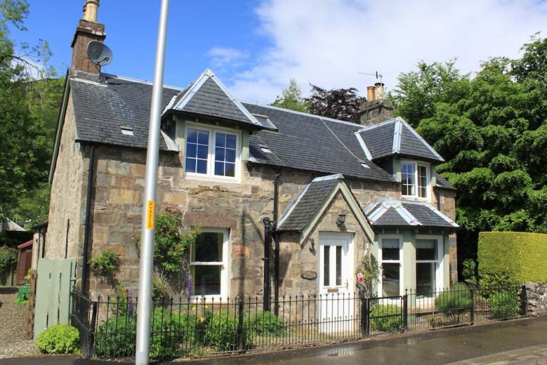 Cottage Comrie