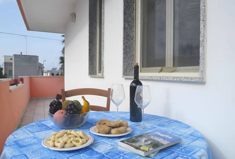 Sakura San Foca Holiday Home with Balcony — photo 3