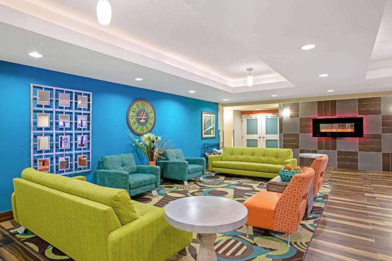 La Quinta Inn & Suites by Wyndham Grand Forks — photo 3