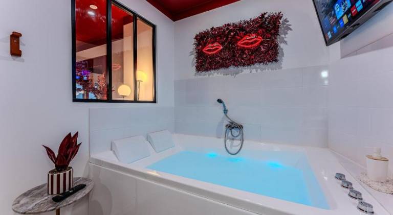 L'Ecrin Rouge Escapade Romantique et Balneo Prive — photo 3
