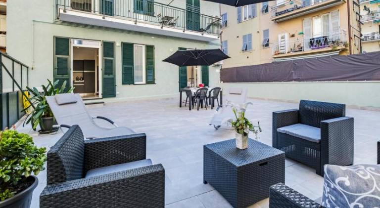 Holiday apartment with patio — photo 4