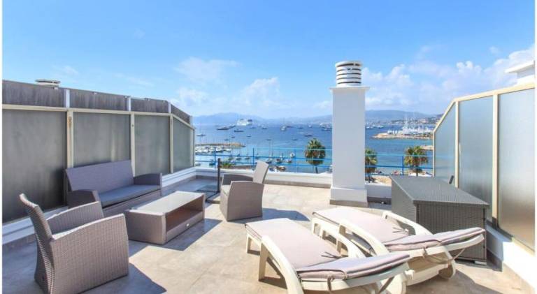 REF 1229 - Cannes Croisette - Sea view apartment for rent — photo 4