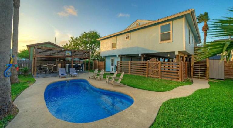Fully equipped house with BBQ, terrace & pool | Pets are welcome in Port Aransas, TX