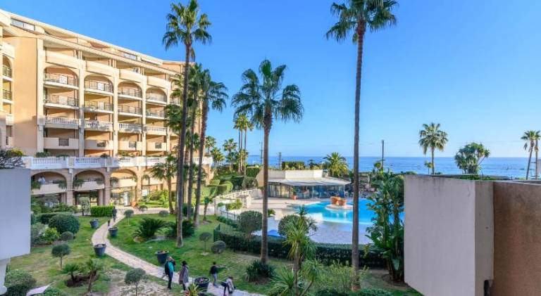 Pleasant holiday apartment with private pool, terrace & garden | Close to the beach | Pets allowed in Cannes