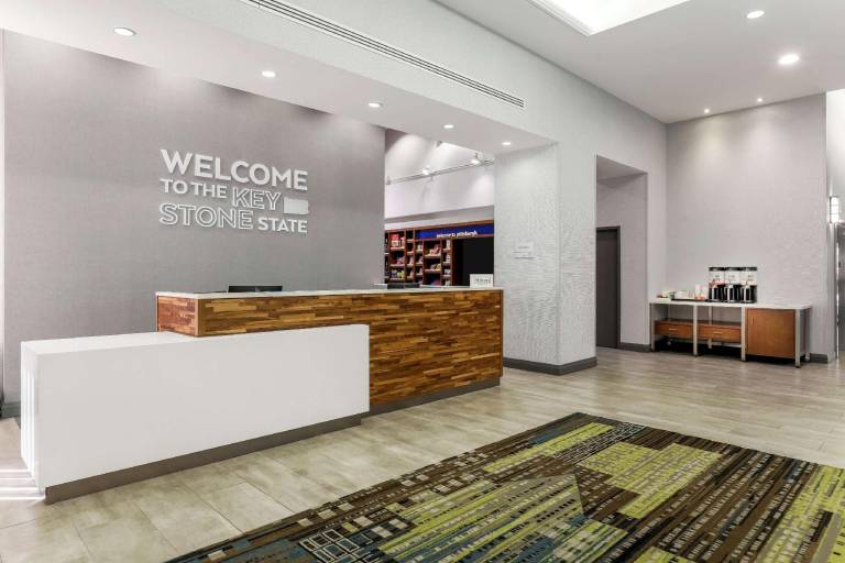 Hampton Inn & Suites Pittsburgh-Downtown — photo 5