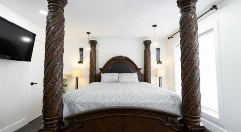 Modern and luxury 3500 sq feet house jetted tub over 10000 sq feet lot — photo 2