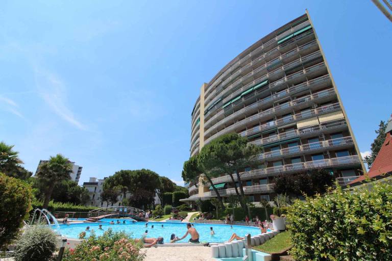 Rental apartment with yard & pool in Udine