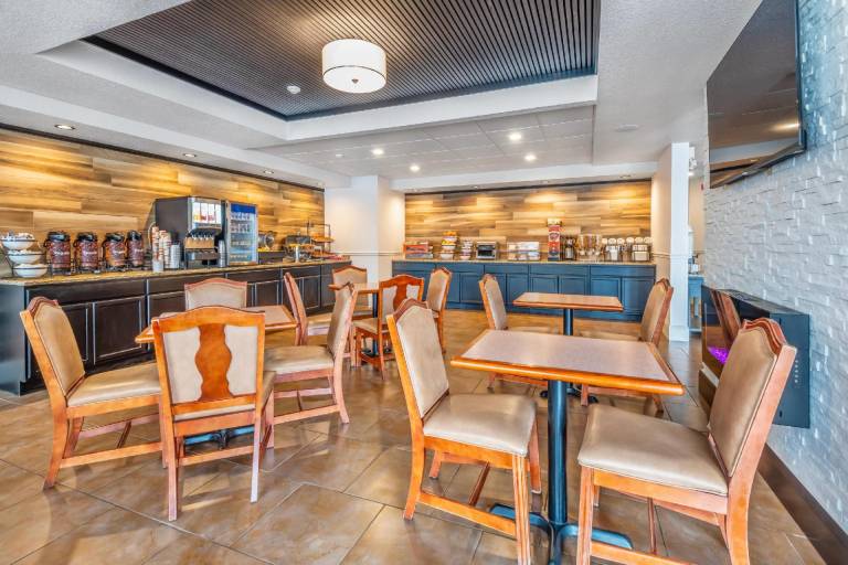 Comfort Inn & Suites Thousand Islands Harbour District — photo 3