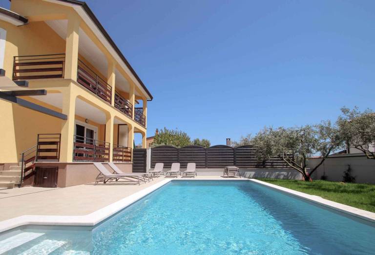 Fully equipped spacious villa with barbeque, patio & private pool | Pets are welcome — photo 2
