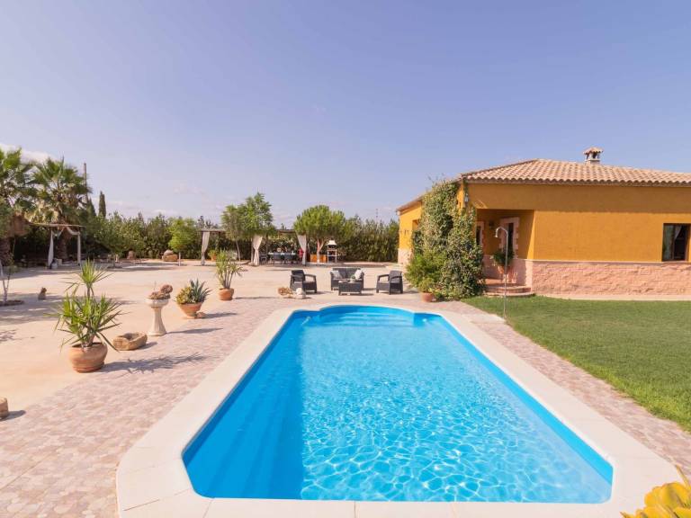 Vacation home with garden, private pool & patio — photo 3