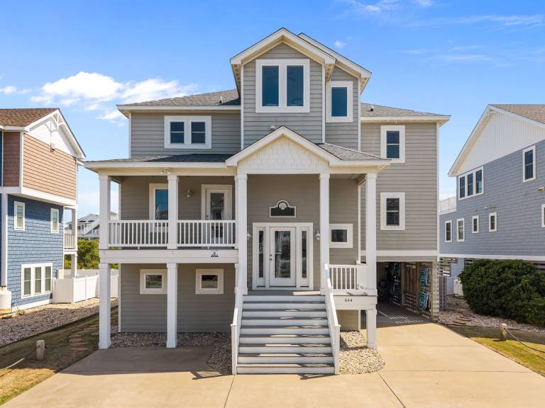 Children-friendly house with barbecue, private pool & terrace | Beach view | Next to the beach | Pet-friendly in Outer Banks, NC