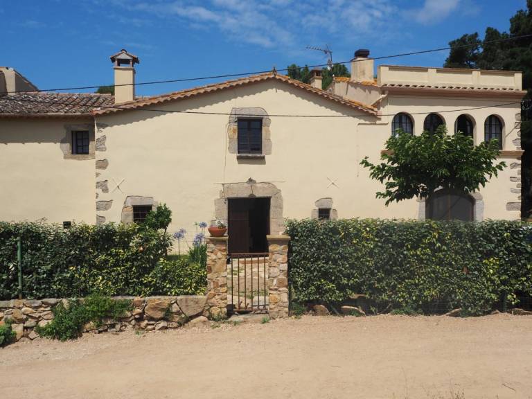 Villa with barbeque, private pool & yard — photo 2