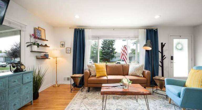 Vacation home with sauna, hot tub & terrace in Englewood, CO