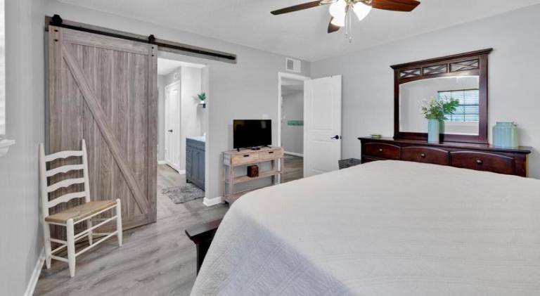 Quiet golf villa on course close to beach - Fiber Optic WiFi — photo 2