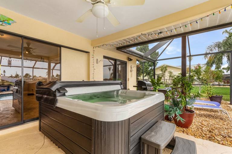 Child-friendly beautiful vacation home with jacuzzi, private pool & barbecue | River view | Pets are welcome — photo 4