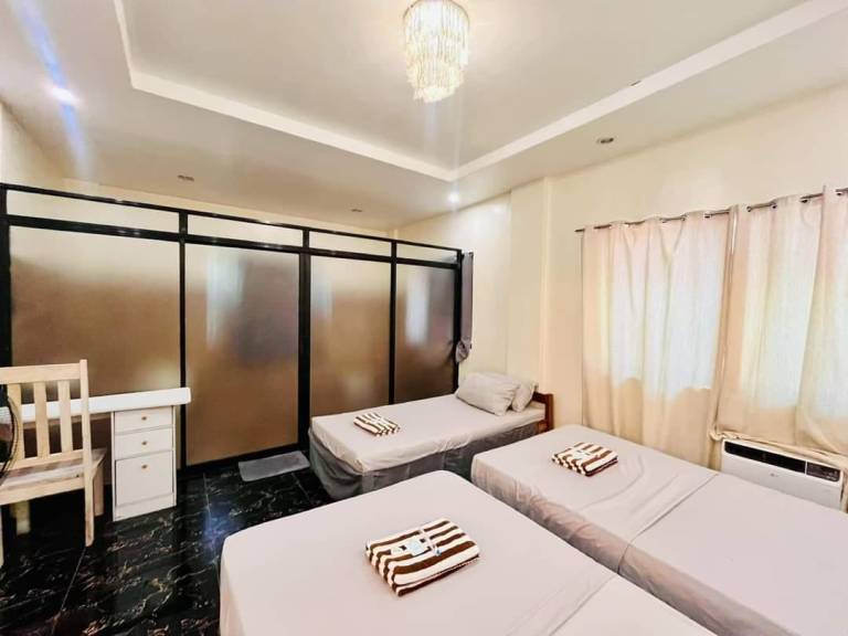 Spacious house with yard & pool | Pets allowed — photo 2