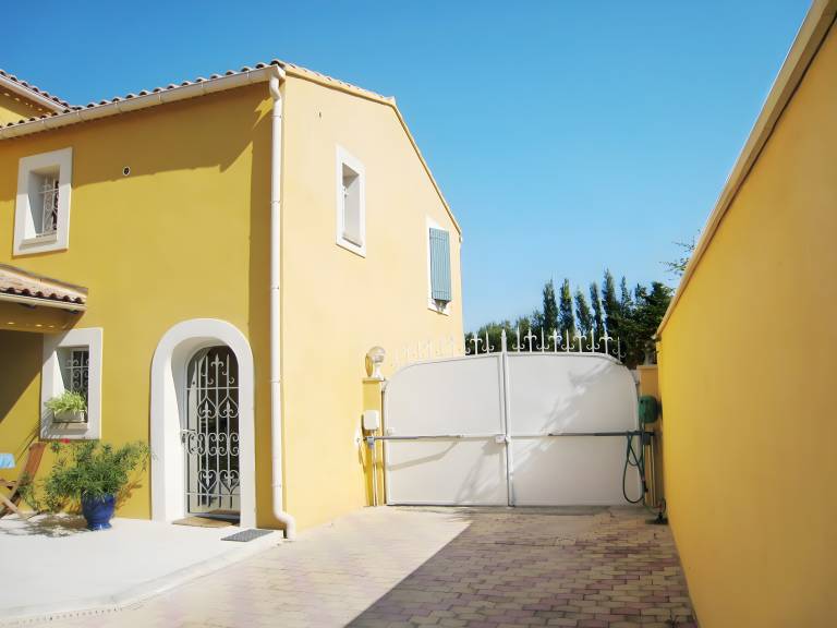 Children-friendly vacation home with terrace, pool & garden | Pets allowed — photo 3