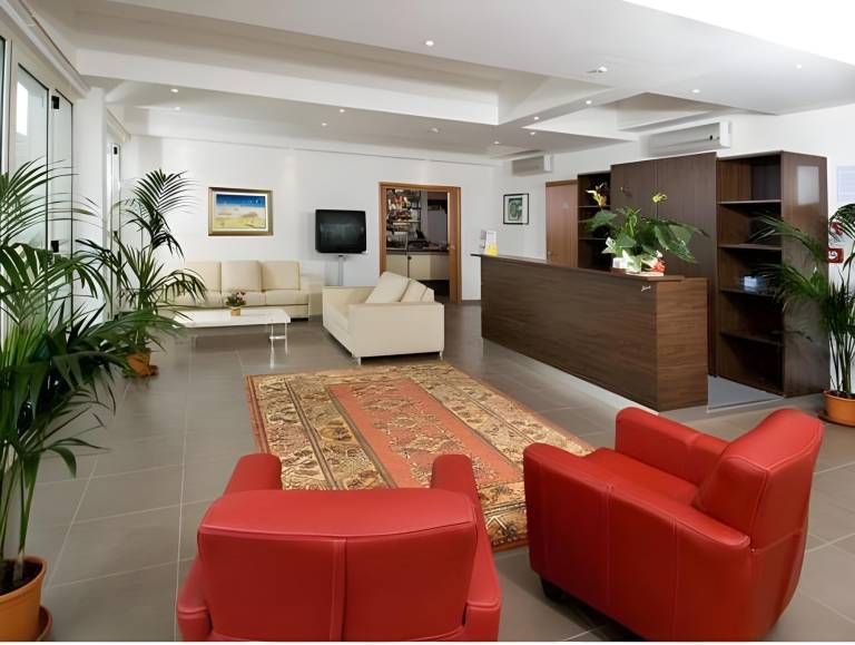 Serviced apartment with terrace — photo 5