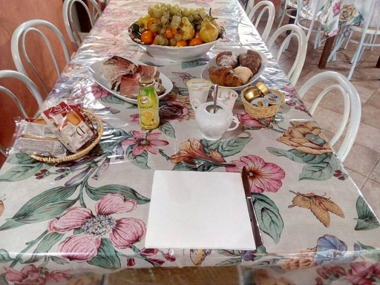 Da Paola: Camera Matrimoniale — photo 3