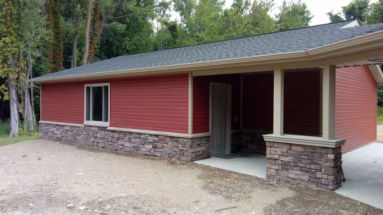 Lodge  Girard