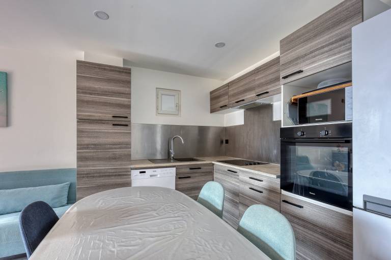 Rental apartment with patio & BBQ | Sea view — photo 3