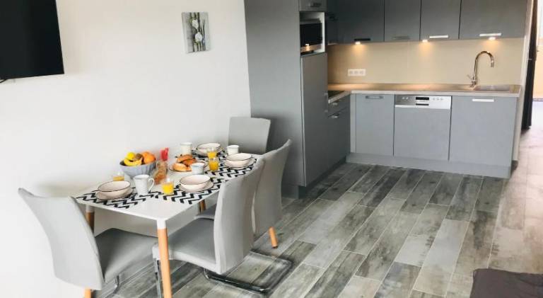 Appartement 2 pieces, renove, 2 piscines+tennis, mer, climatisation — photo 3