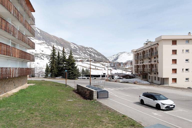 Cozy Ski-in/Ski-out Studio 26m² - Alpe d'Huez in Huez