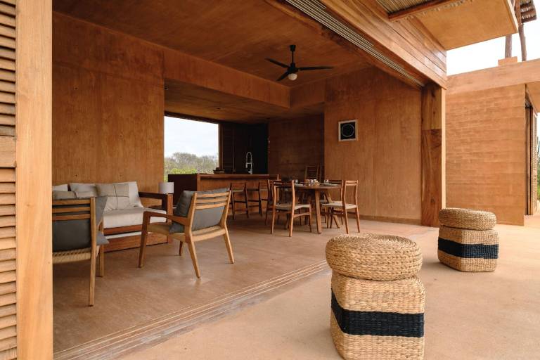 Villa with pool, patio & yard — photo 4