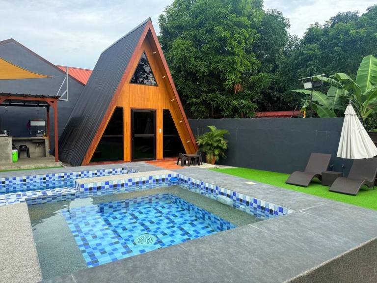 House with yard, pool & barbecue — photo 3