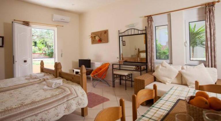 Nea Kydonia suites and studios — photo 2