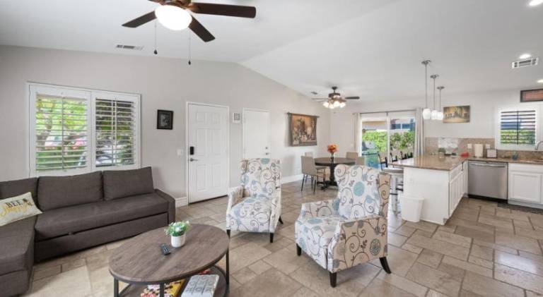 House with pool & hot tub — photo 4