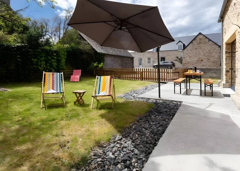 House with patio, barbecue & yard | Garden view — photo 3