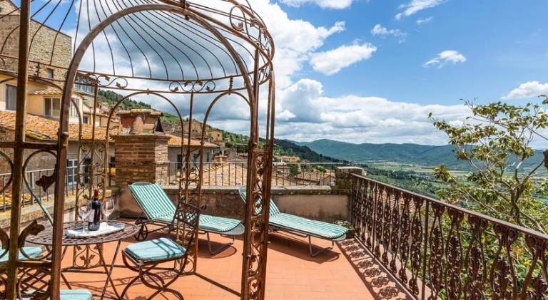 Charming holiday apartment with hot tub & patio | Pets are welcome — photo 2