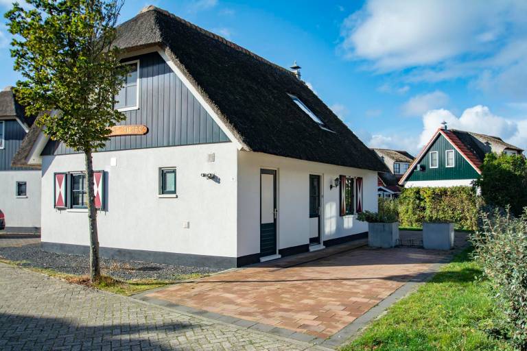 Nice villa with patio, garden & jacuzzi | Pets are welcome in Callantsoog