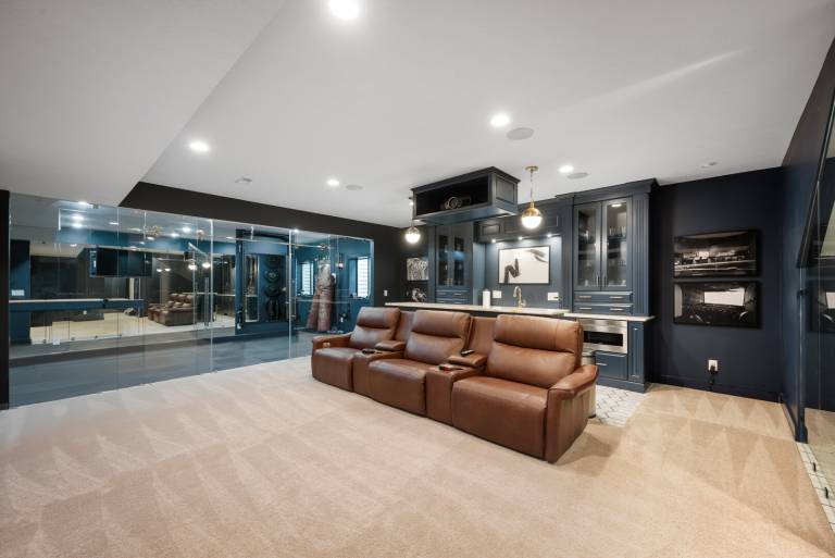 Family-friendly spacious vacation home with yard | Pets are welcome — photo 3