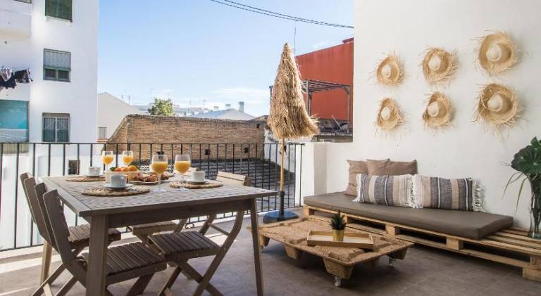 Apartment with terrace & pool | Pet-friendly — photo 4