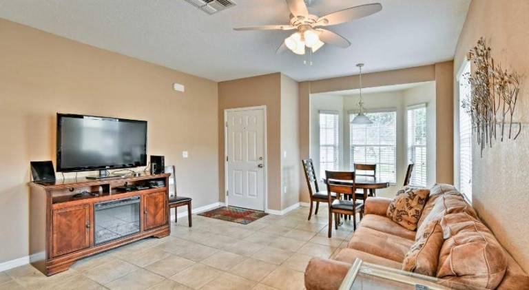House with jacuzzi & pool — photo 2