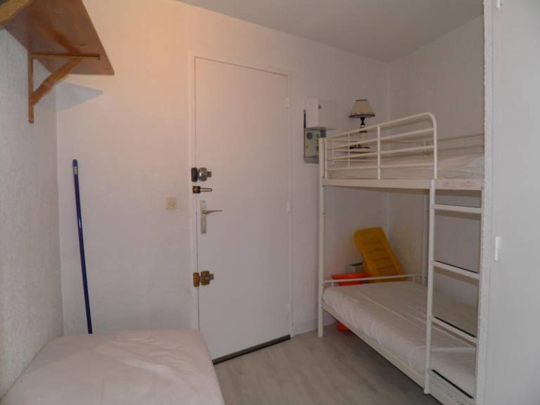 Beachfront studio, parking, pets allowed — photo 4