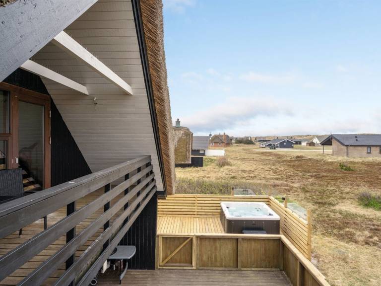 House with sauna & hot tub — photo 4