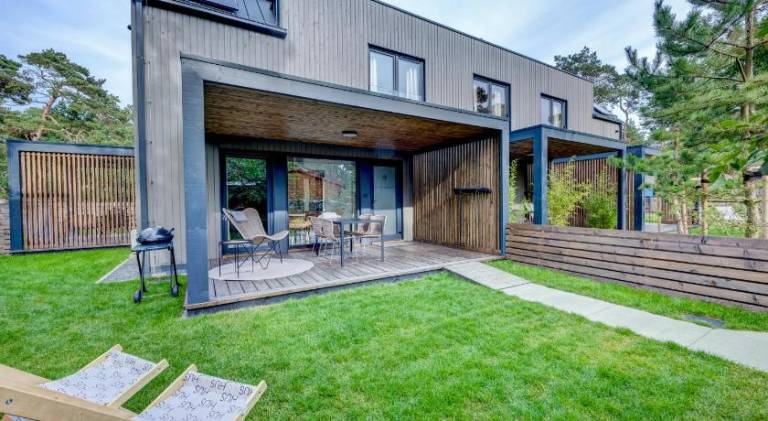 House with yard, barbeque & patio — photo 5