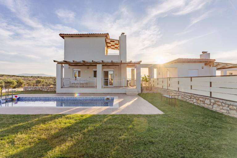 Villa with yard, terrace & private pool | Good for workation — photo 2