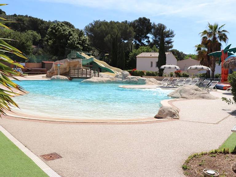 Mobile home with jacuzzi, patio & heated pool | Pets are welcome — photo 3