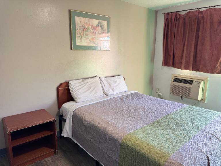 Budget inn — photo 2