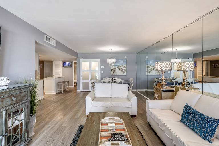 Child-friendly wonderful condo with pool & patio | Beach nearby | Pet-friendly — photo 3