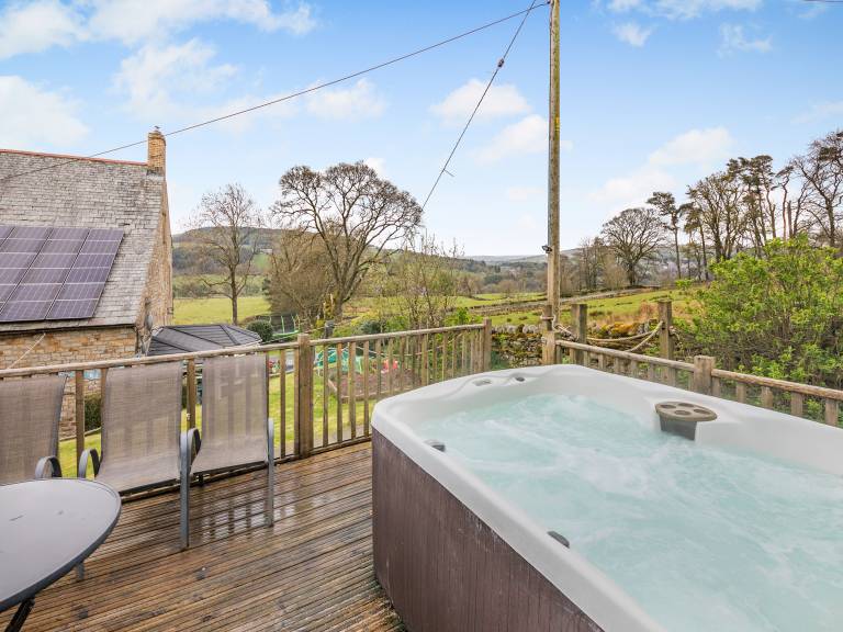 Cottage with jacuzzi, garden & barbeque — photo 2