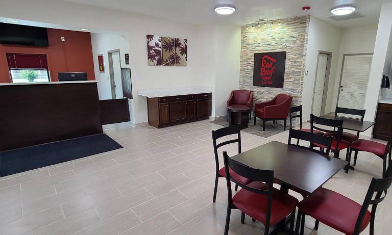 Red Roof Inn & Suites Thomasville — photo 4