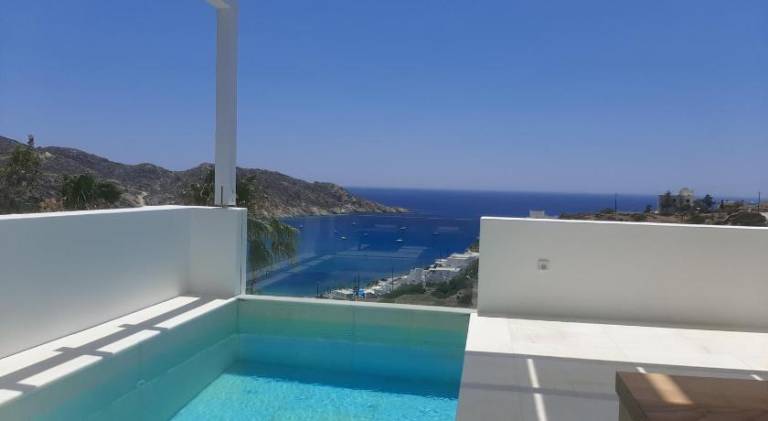 Apartment with pool in Ios