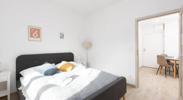 Rental apartment with patio in Prague